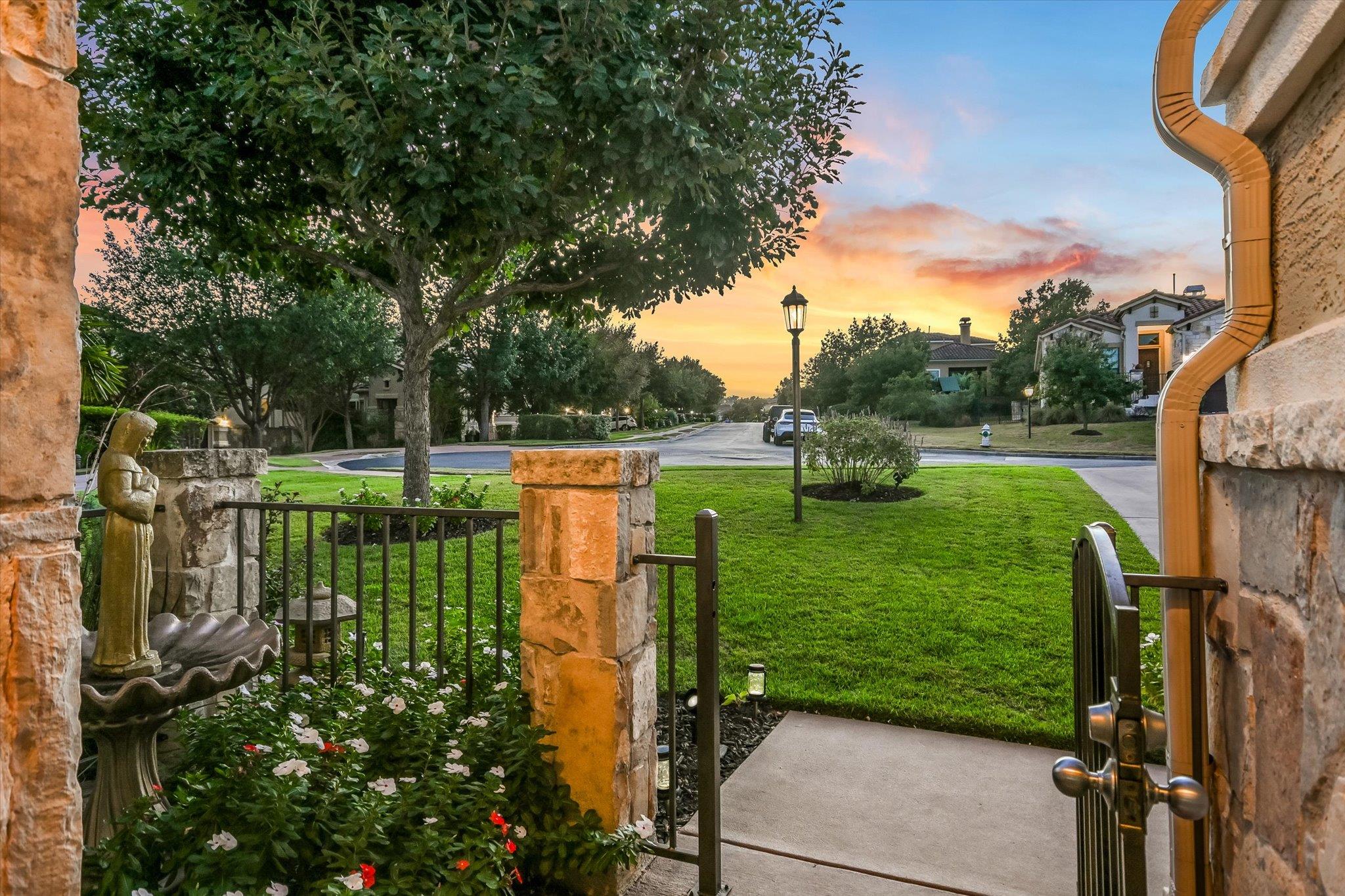 418 Indianwood Dr, Austin, TX 78738