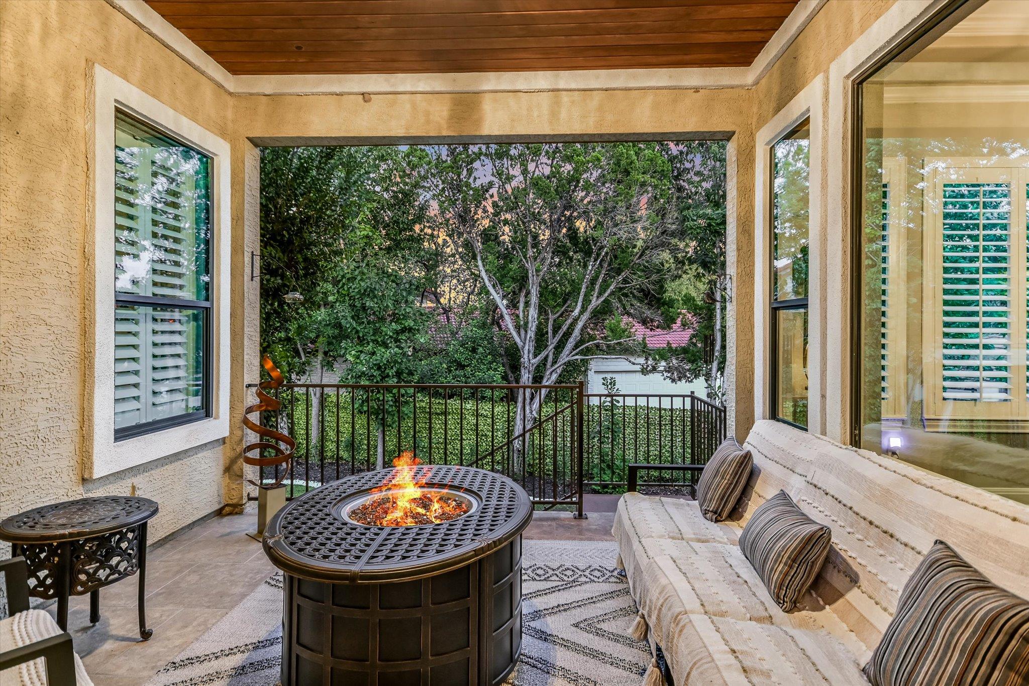 418 Indianwood Dr, Austin, TX 78738