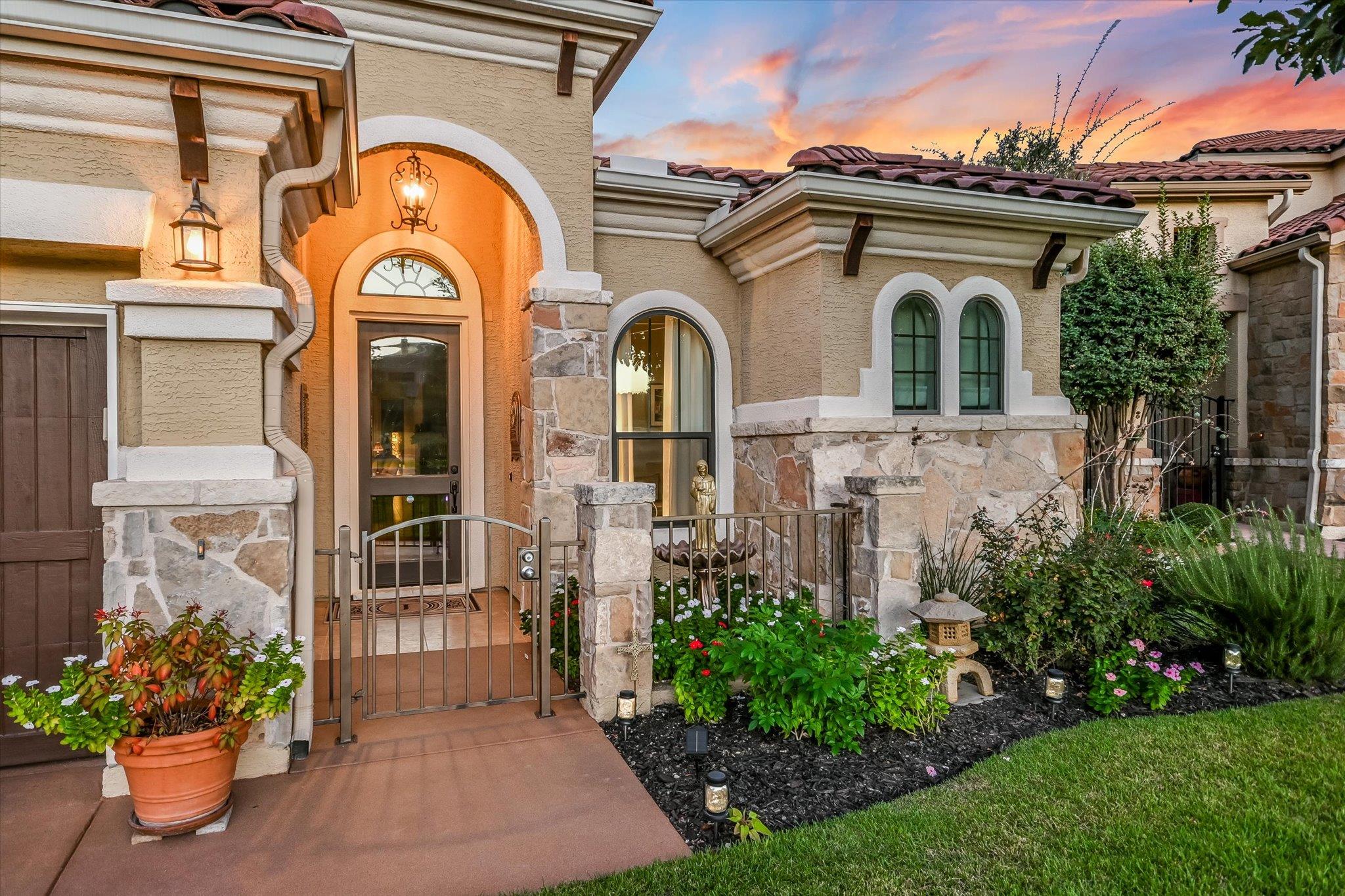 418 Indianwood Dr, Austin, TX 78738