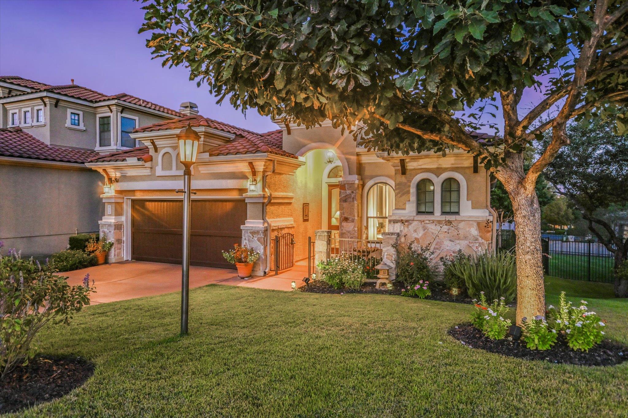 418 Indianwood Dr, Austin, TX 78738