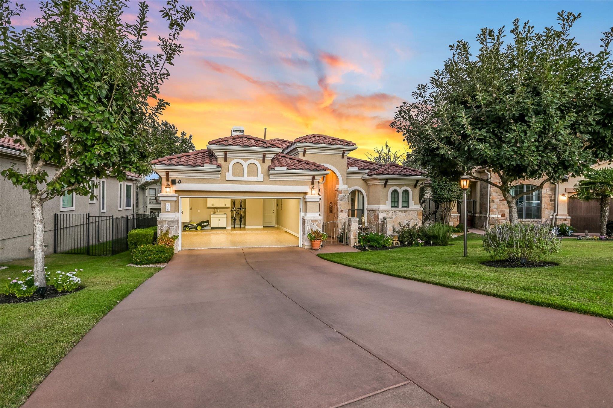 418 Indianwood Dr, Austin, TX 78738