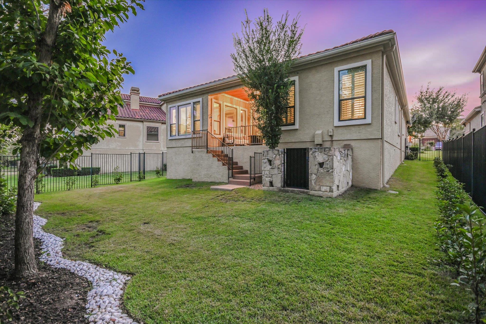 418 Indianwood Dr, Austin, TX 78738