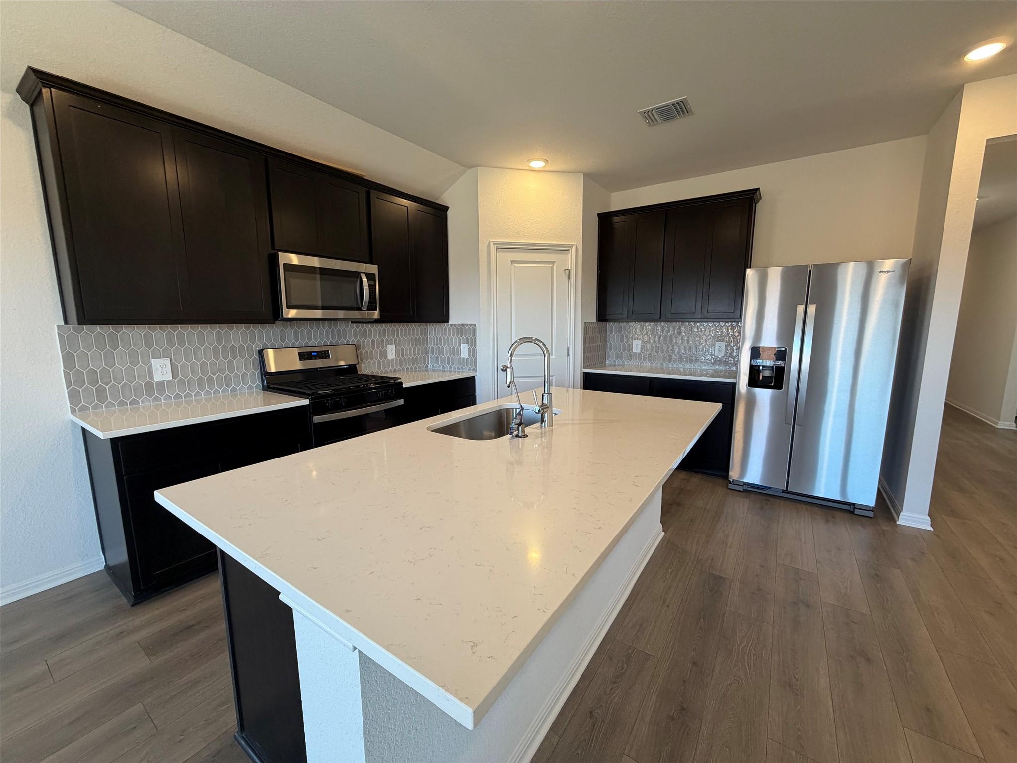 112 Holmby Dr, Hutto, TX 78634