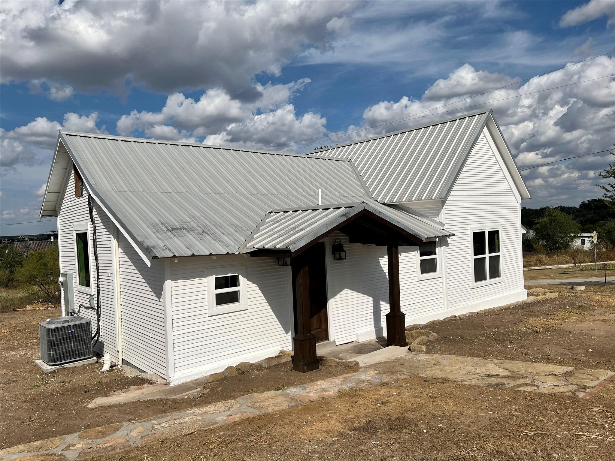 305 N HALL St, Richland Springs, TX 78643