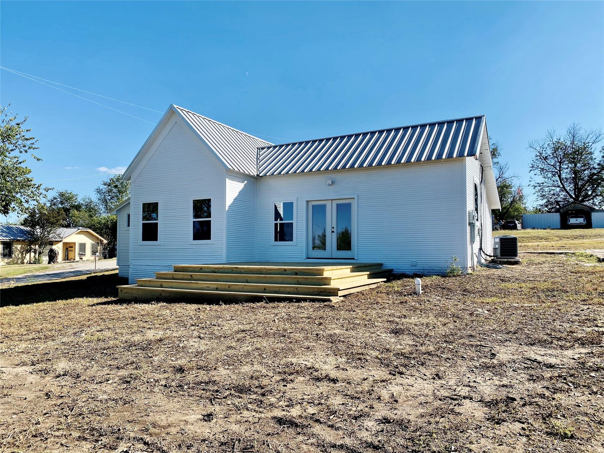 305 N HALL St, Richland Springs, TX 78643