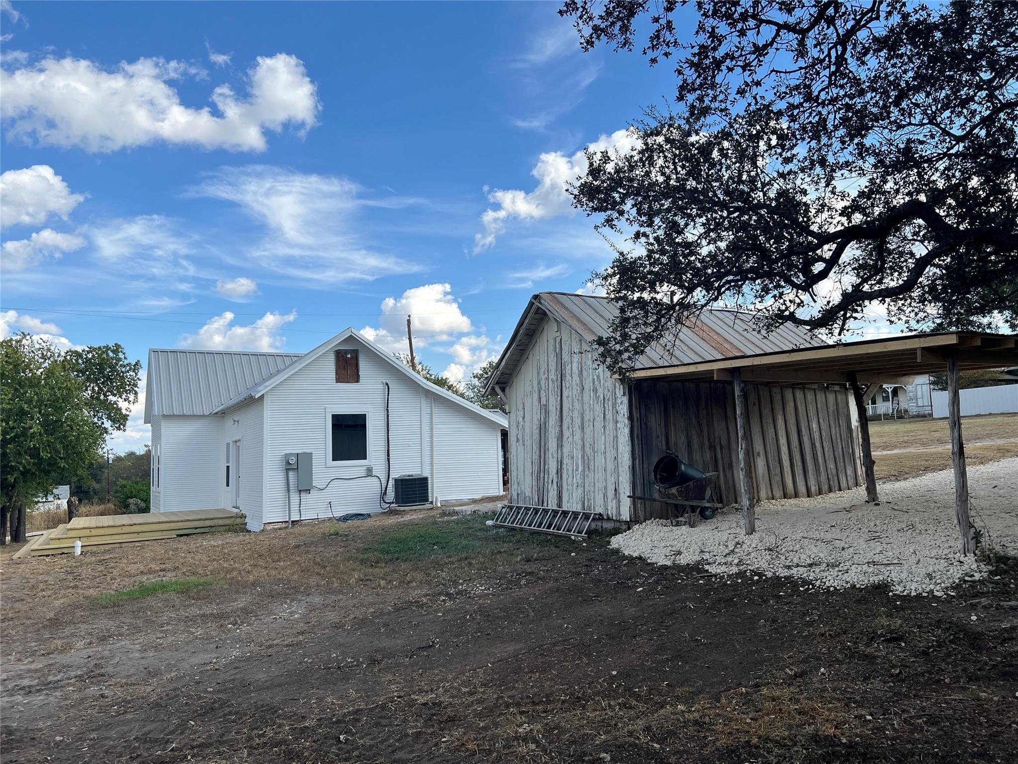 305 N HALL St, Richland Springs, TX 78643