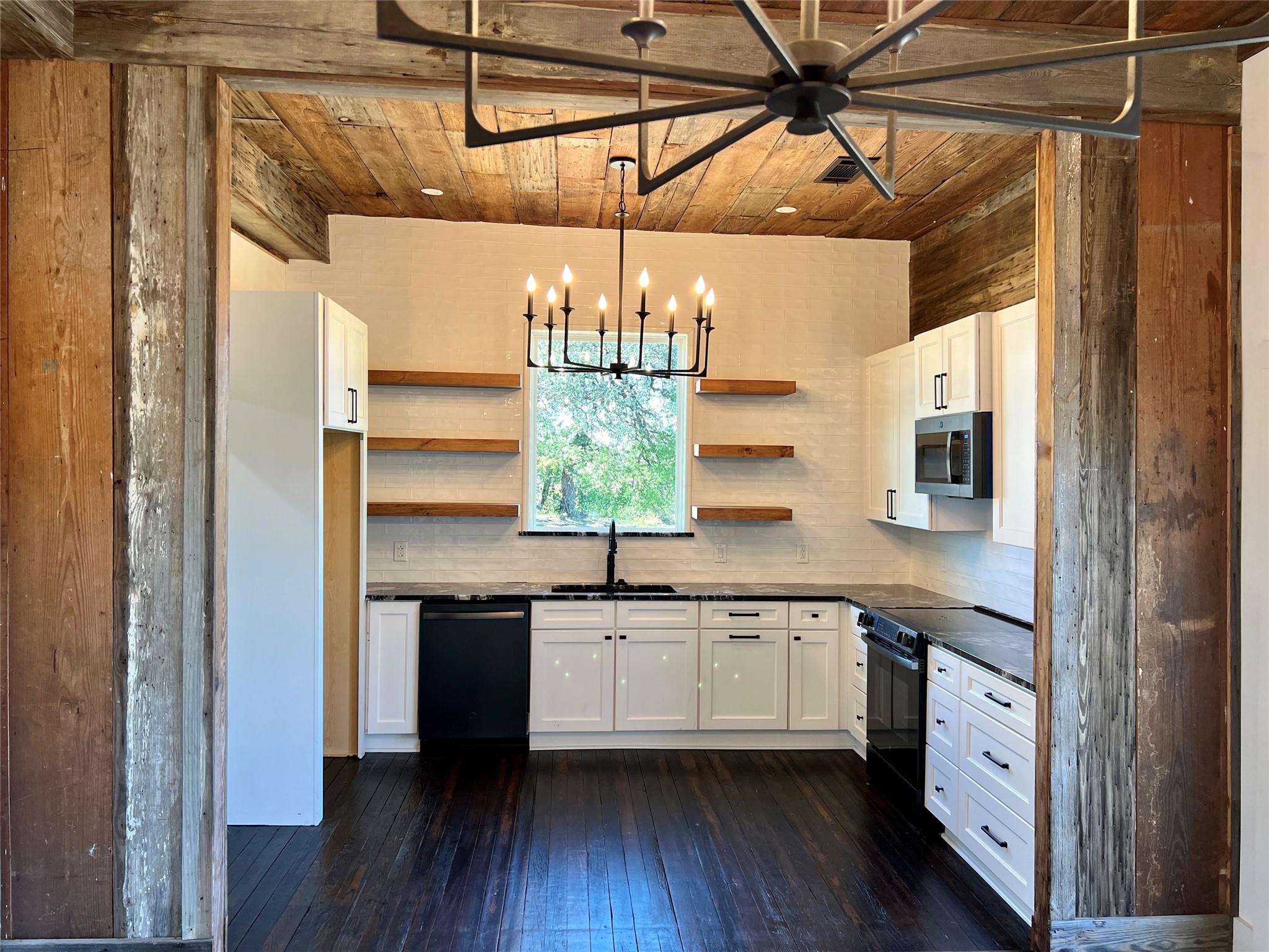 305 N HALL St, Richland Springs, TX 78643