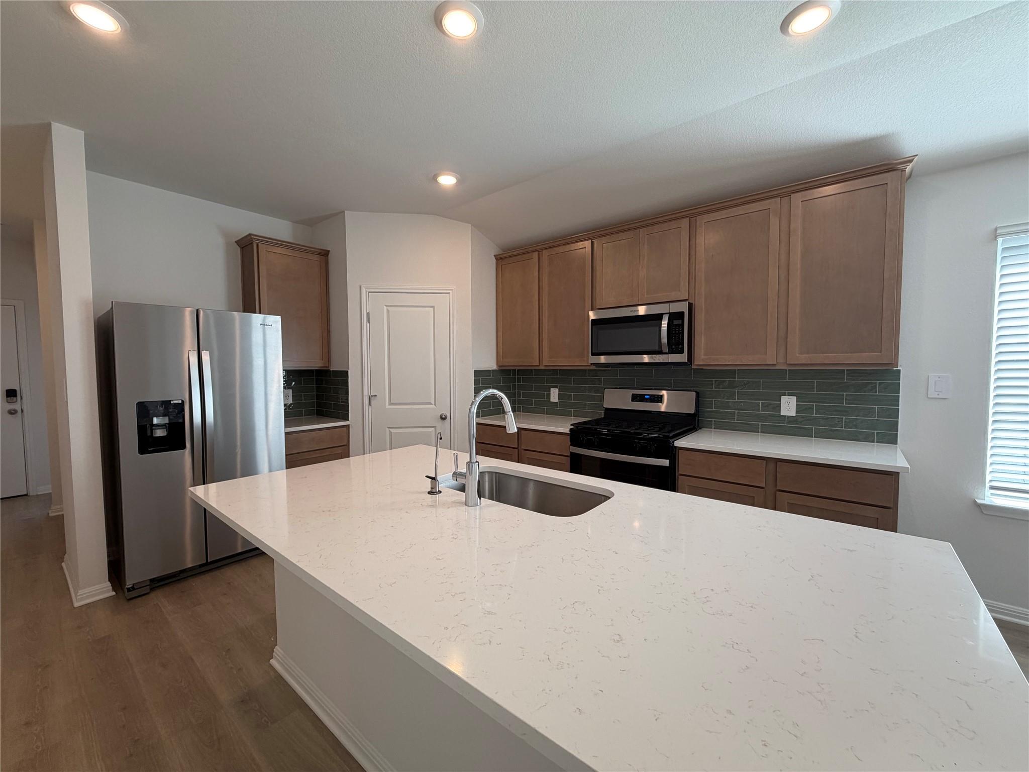 122 Holmby Dr, Hutto, TX 78634