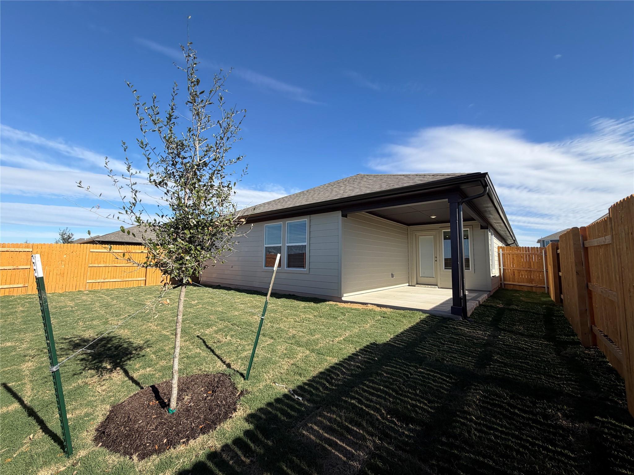 122 Holmby Dr, Hutto, TX 78634