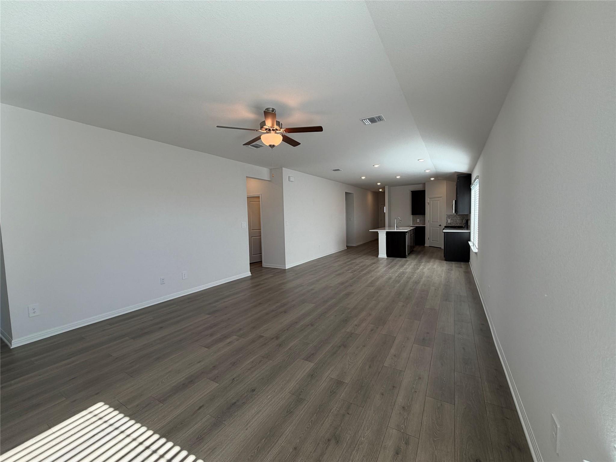 118 Holmby Dr, Hutto, TX 78634