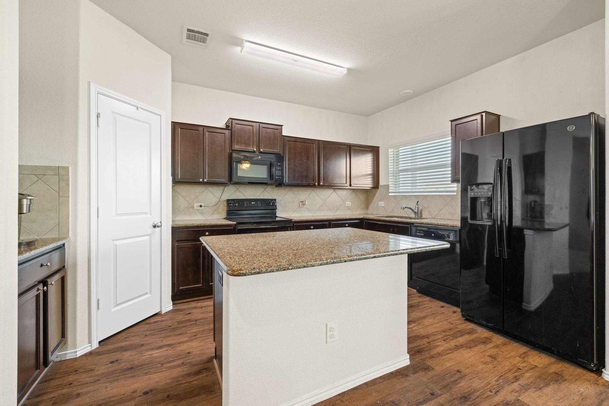 428 Major Lee Ln, Jarrell, TX 76537