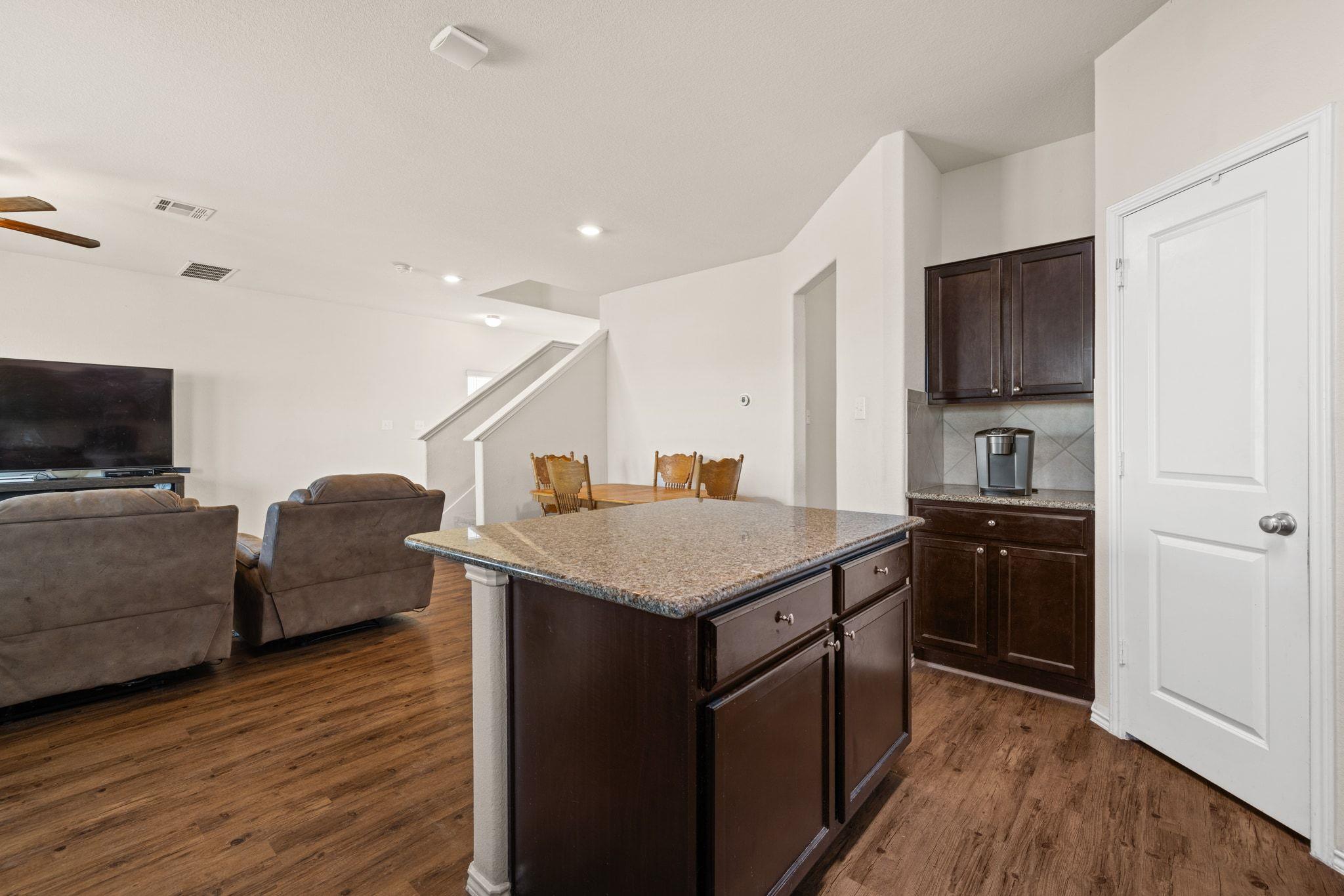 428 Major Lee Ln, Jarrell, TX 76537