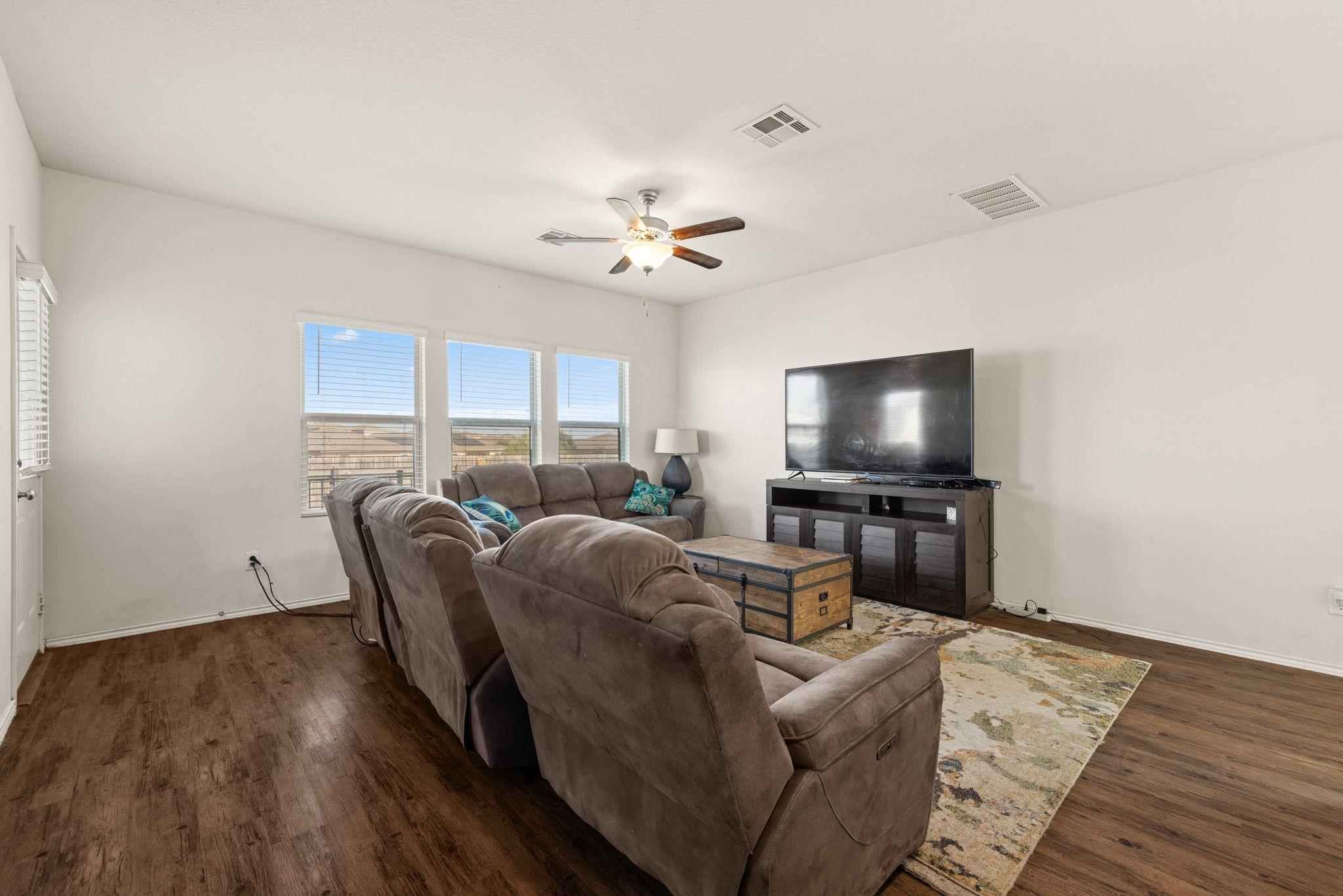 428 Major Lee Ln, Jarrell, TX 76537