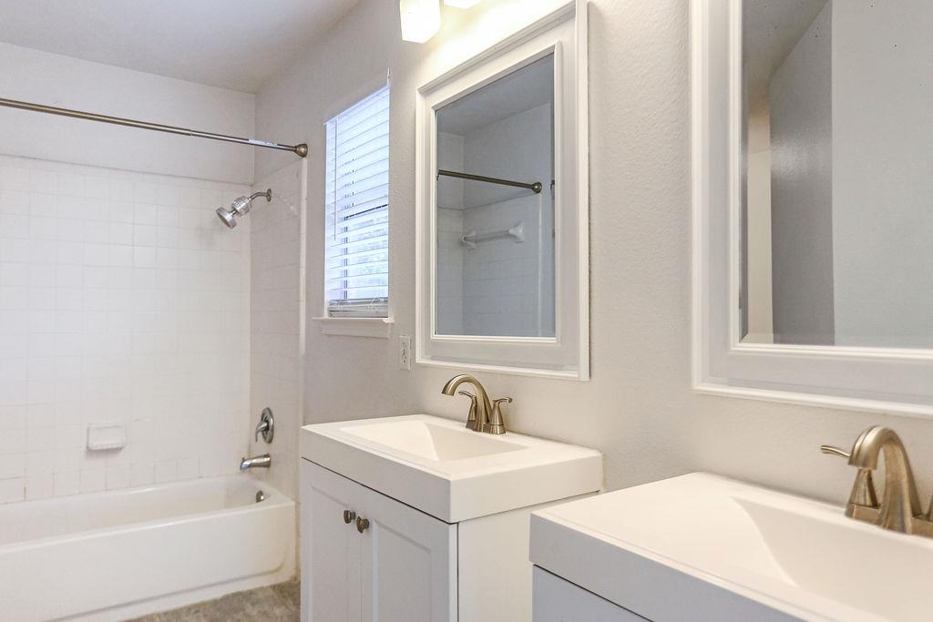 215 Estate Dr, Hutto, TX 78634