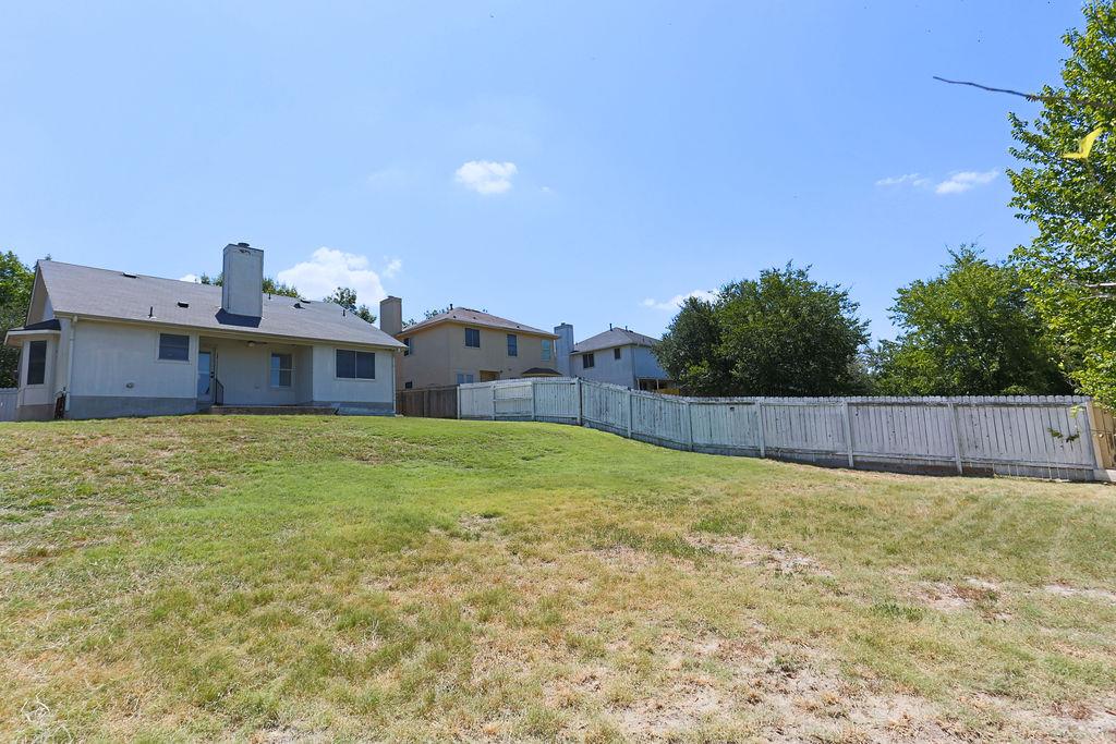 215 Estate Dr, Hutto, TX 78634