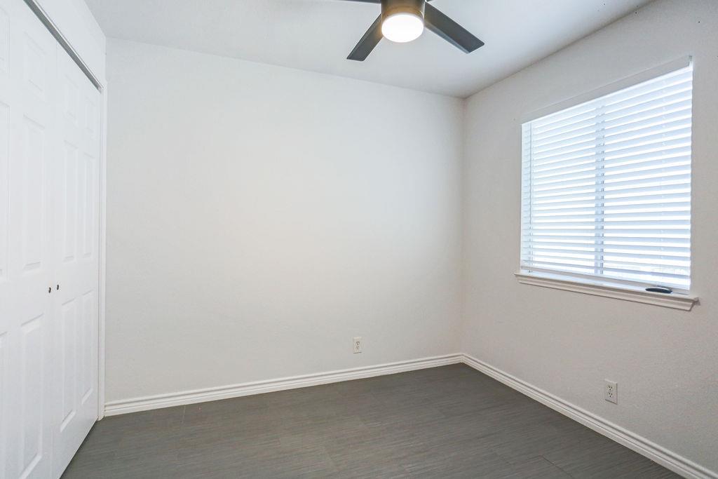 215 Estate Dr, Hutto, TX 78634