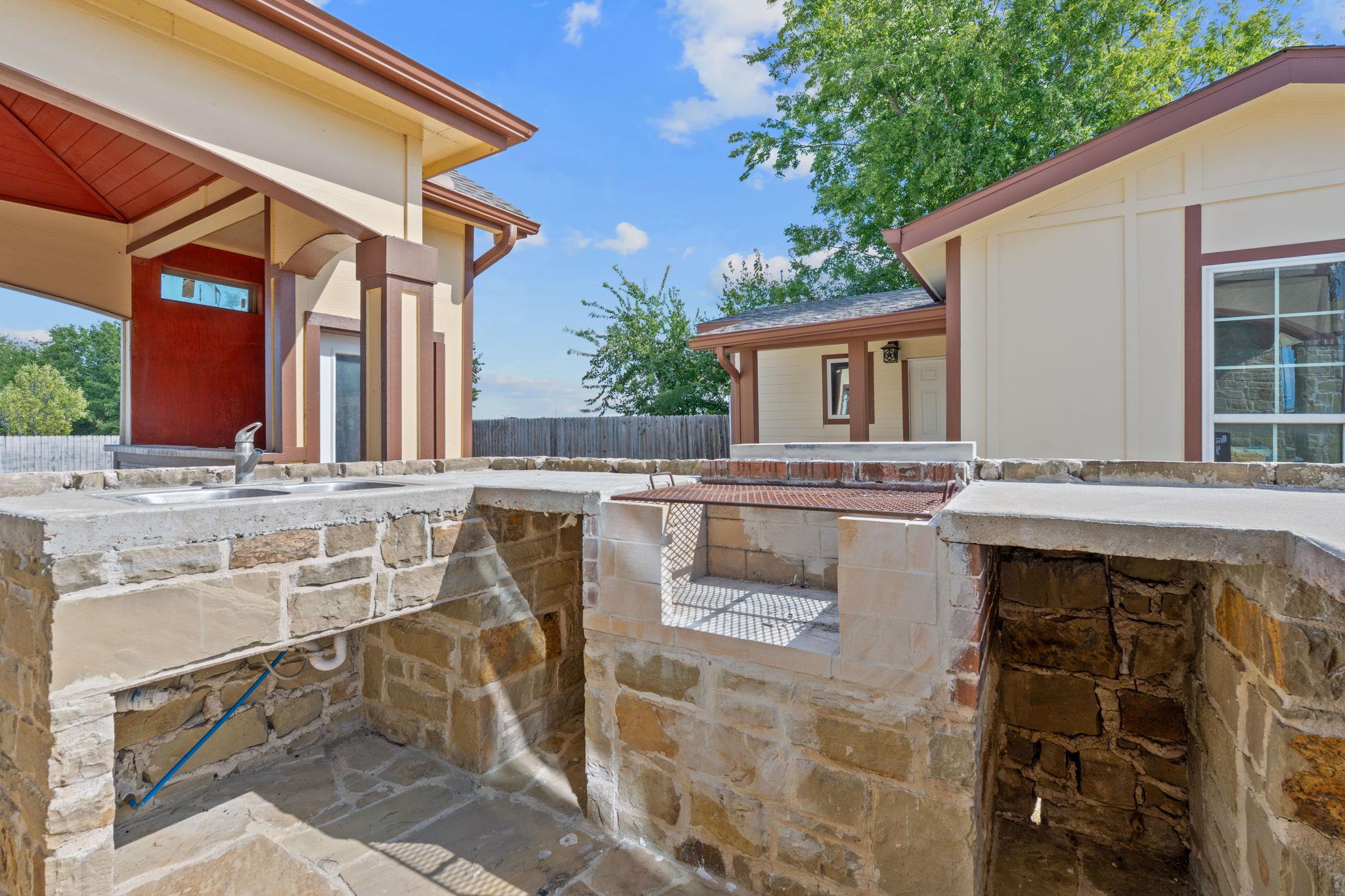 169 Ridgetop Rd, Buda, TX 78610