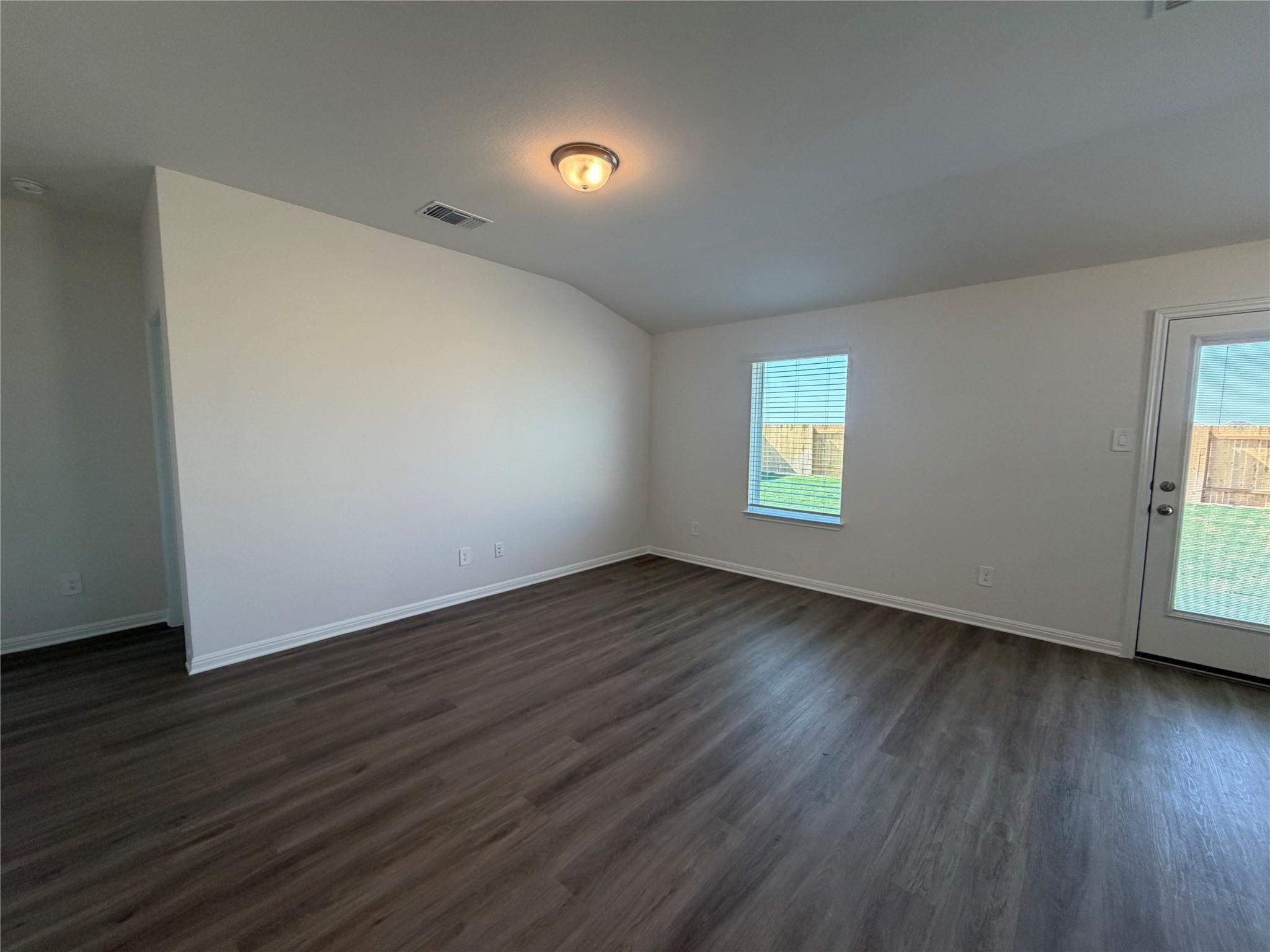 121 Honey Bee Rd, Jarrell, TX 76537