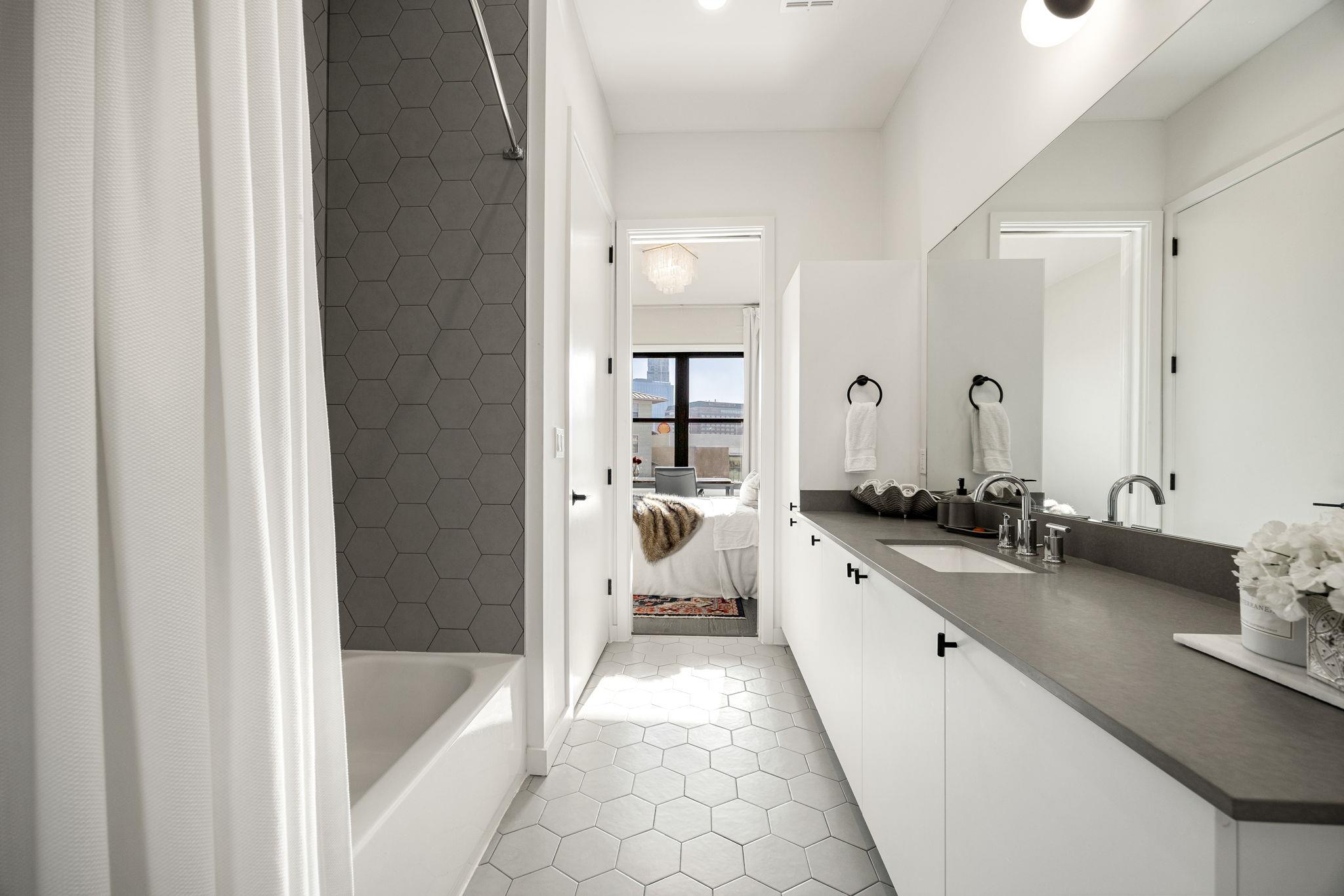 800 Embassy Dr # 229, Austin, TX 78702