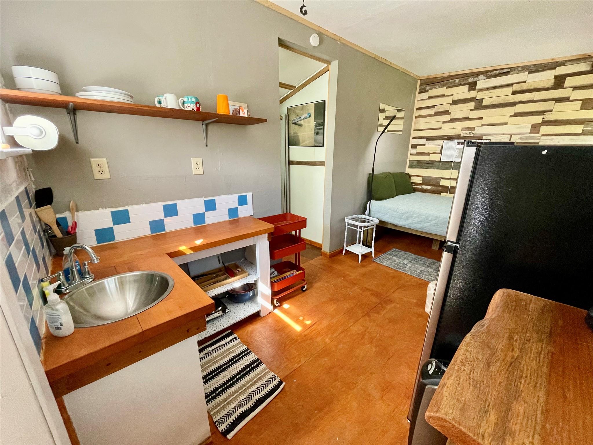 183 Clover Rd, Cedar Creek, TX 78612