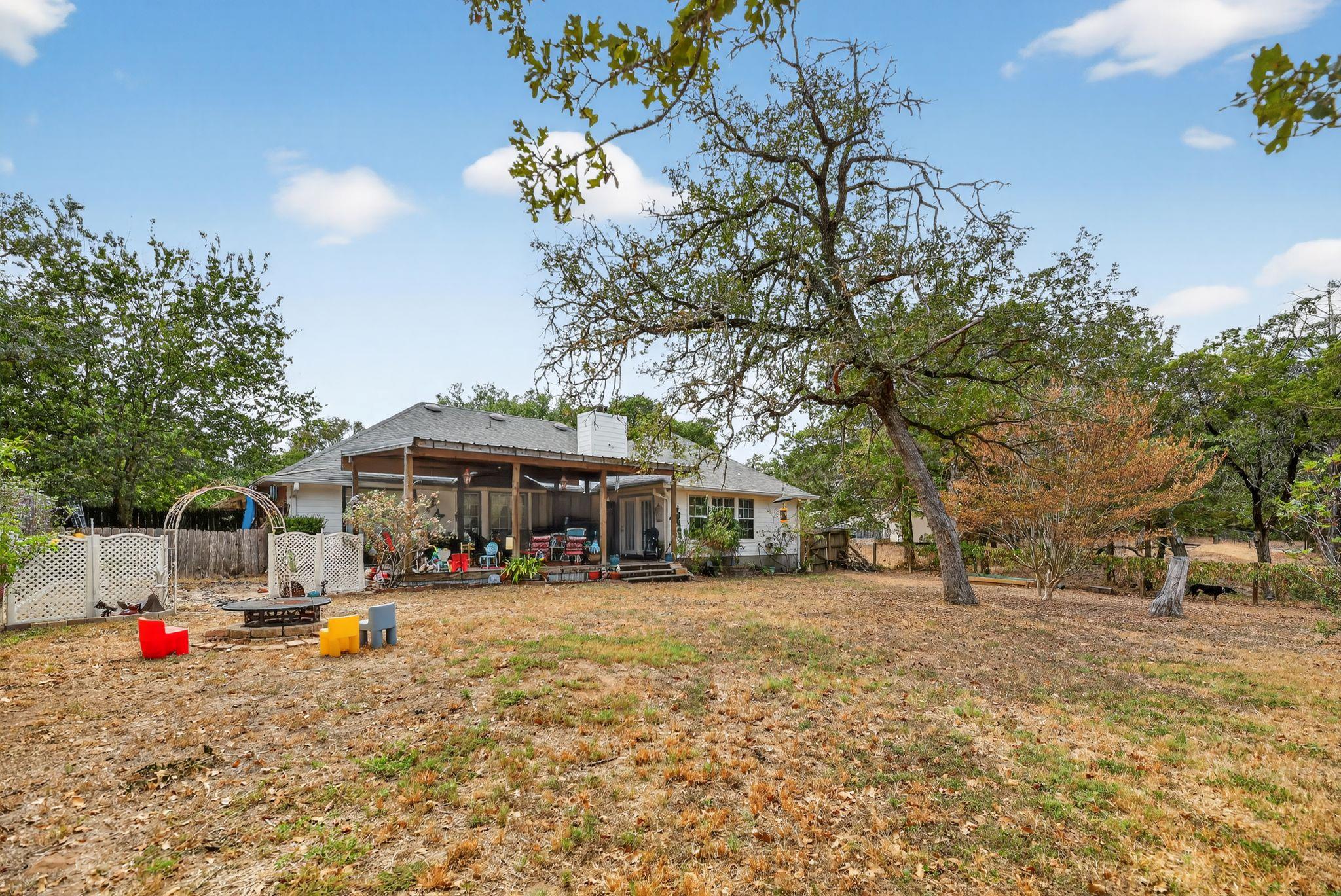 127 S Pohakea Dr, Bastrop, TX 78602