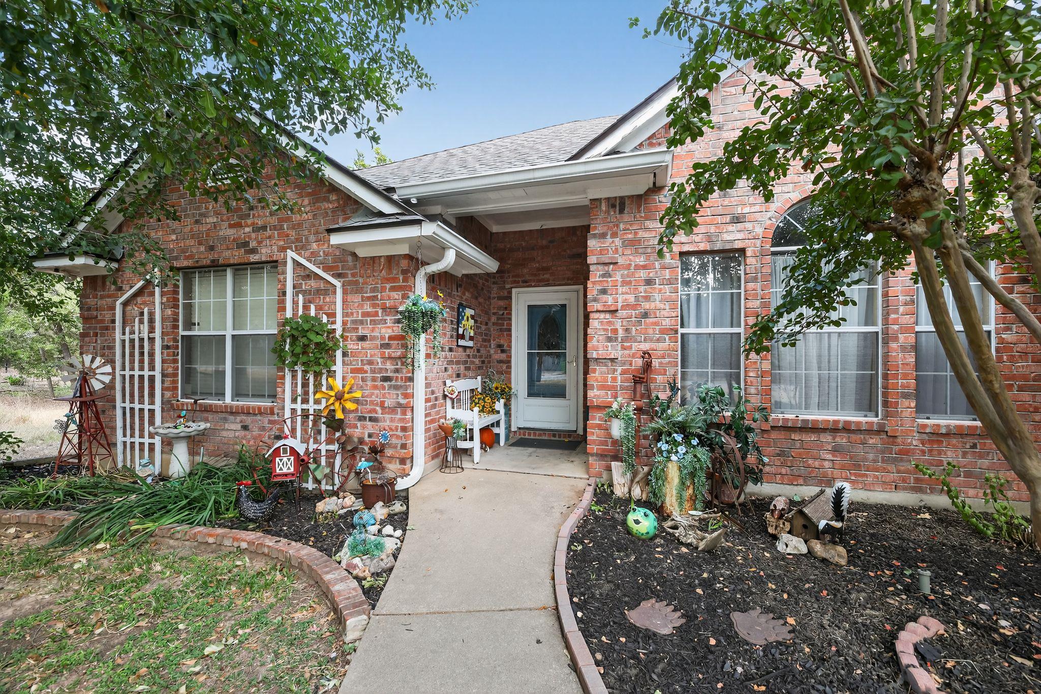 127 S Pohakea Dr, Bastrop, TX 78602