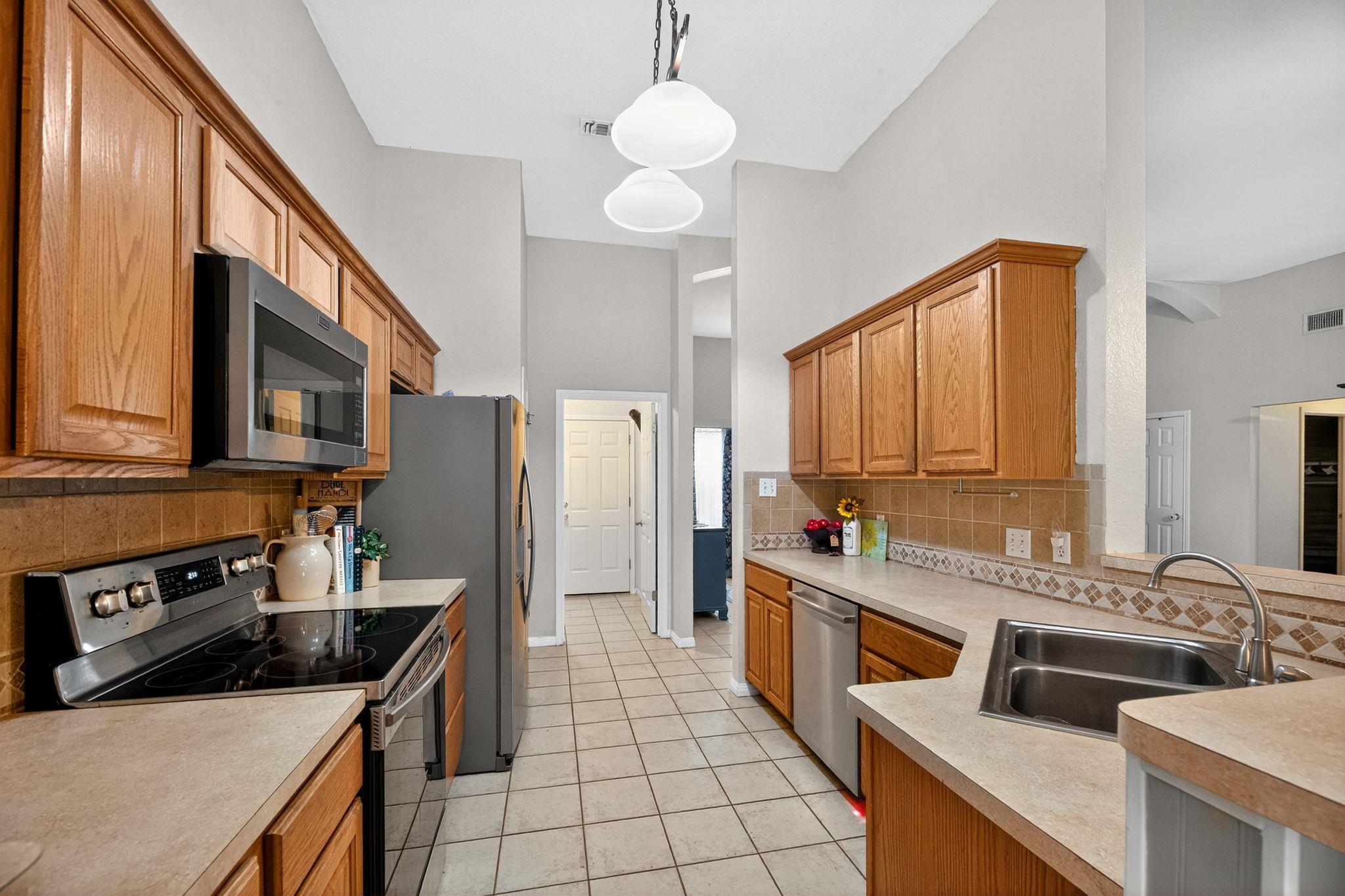 127 S Pohakea Dr, Bastrop, TX 78602