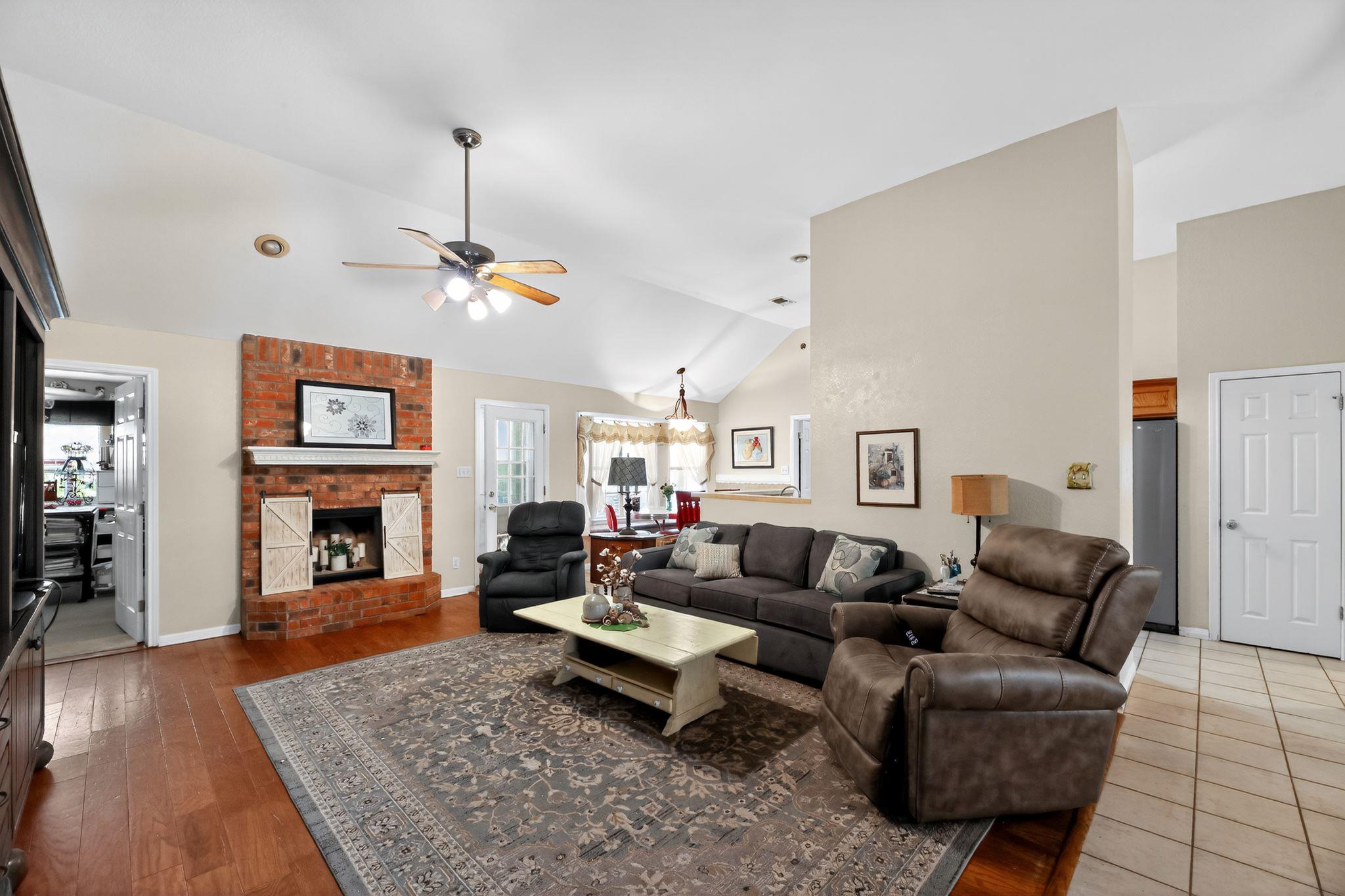 127 S Pohakea Dr, Bastrop, TX 78602