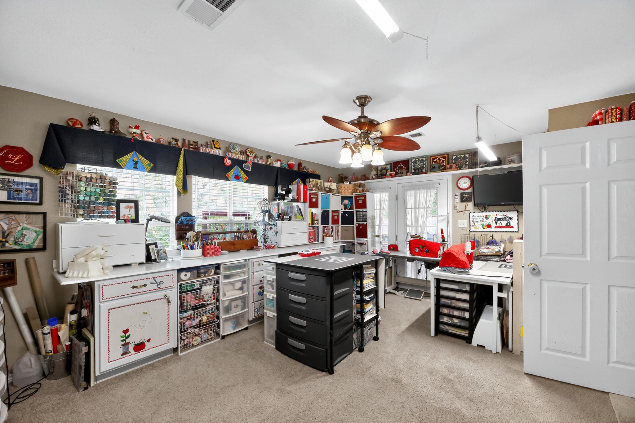 127 S Pohakea Dr, Bastrop, TX 78602