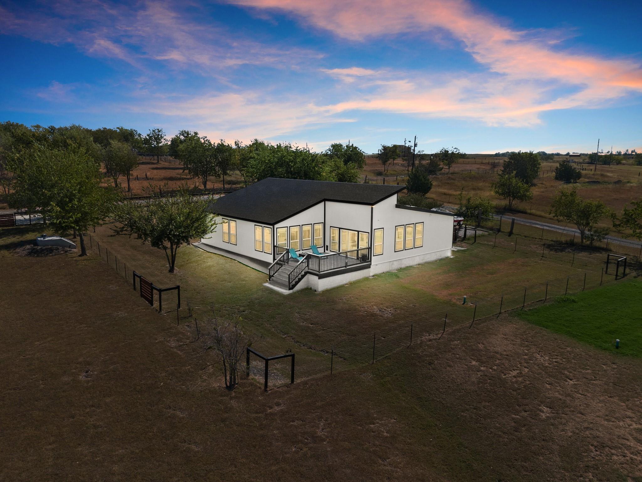 140 Hazel Hill Trl, Taylor, TX 76574