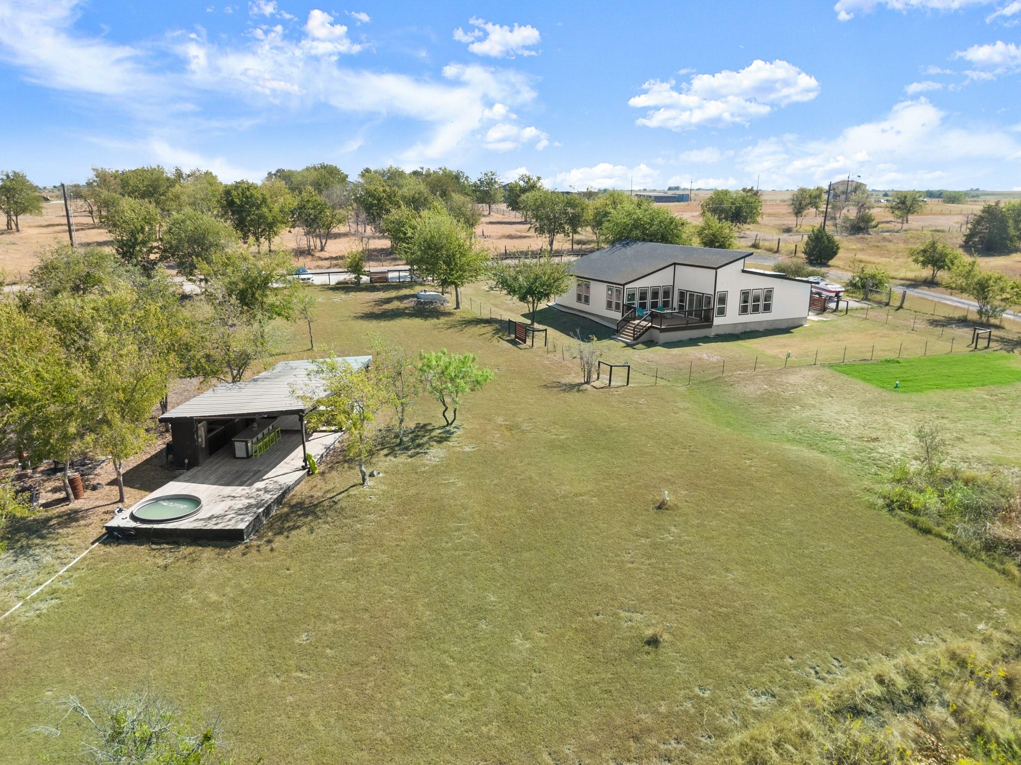 140 Hazel Hill Trl, Taylor, TX 76574