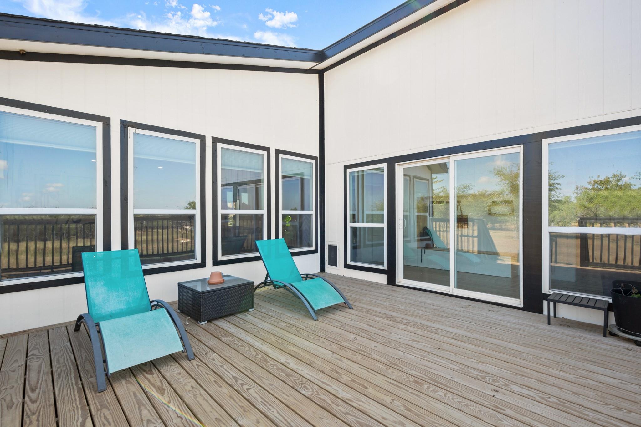 140 Hazel Hill Trl, Taylor, TX 76574