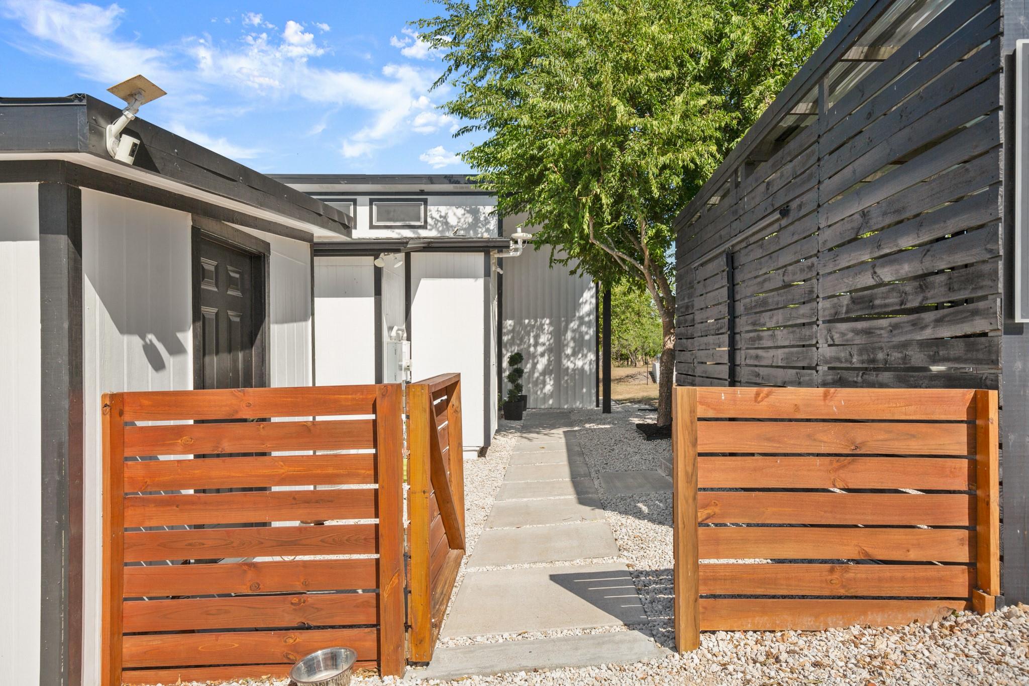 140 Hazel Hill Trl, Taylor, TX 76574