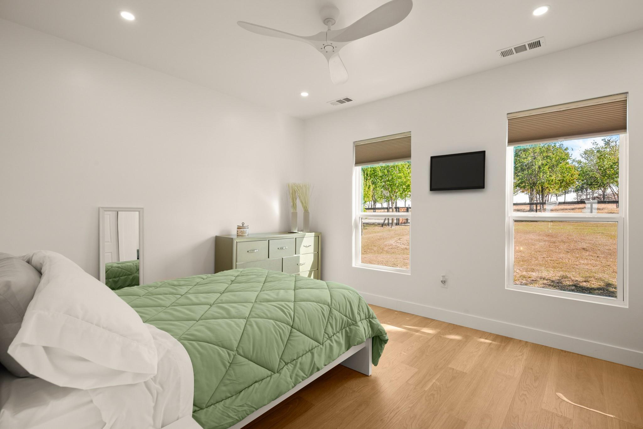 140 Hazel Hill Trl, Taylor, TX 76574