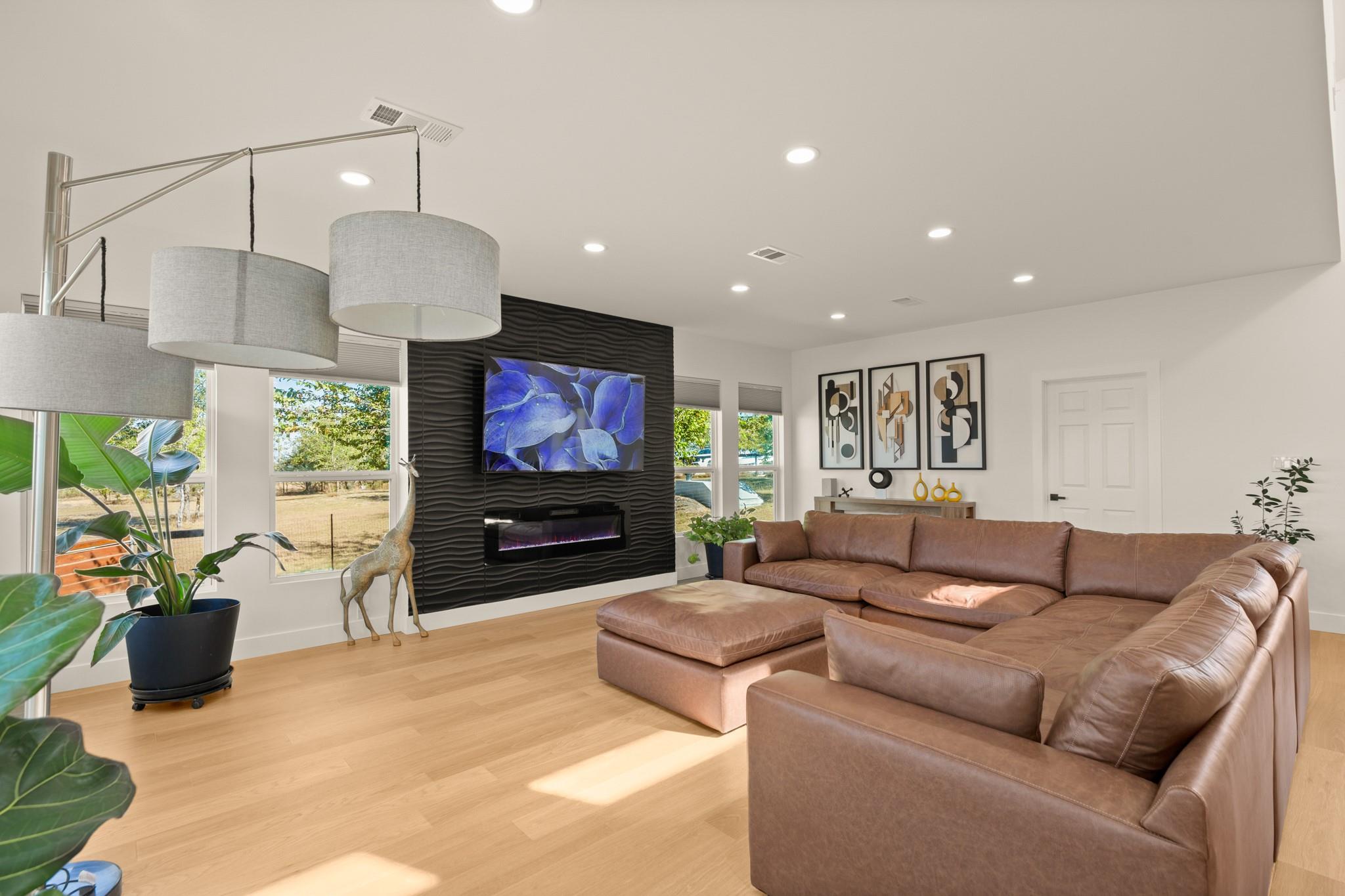 140 Hazel Hill Trl, Taylor, TX 76574