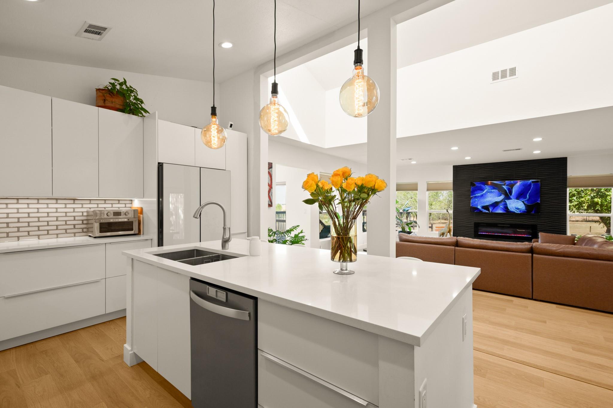 140 Hazel Hill Trl, Taylor, TX 76574