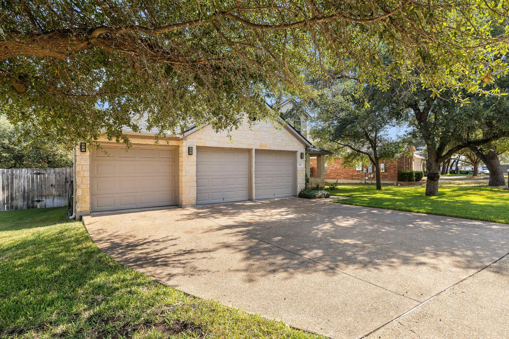 304 Hoot Owl Ln N, Leander, TX 78641