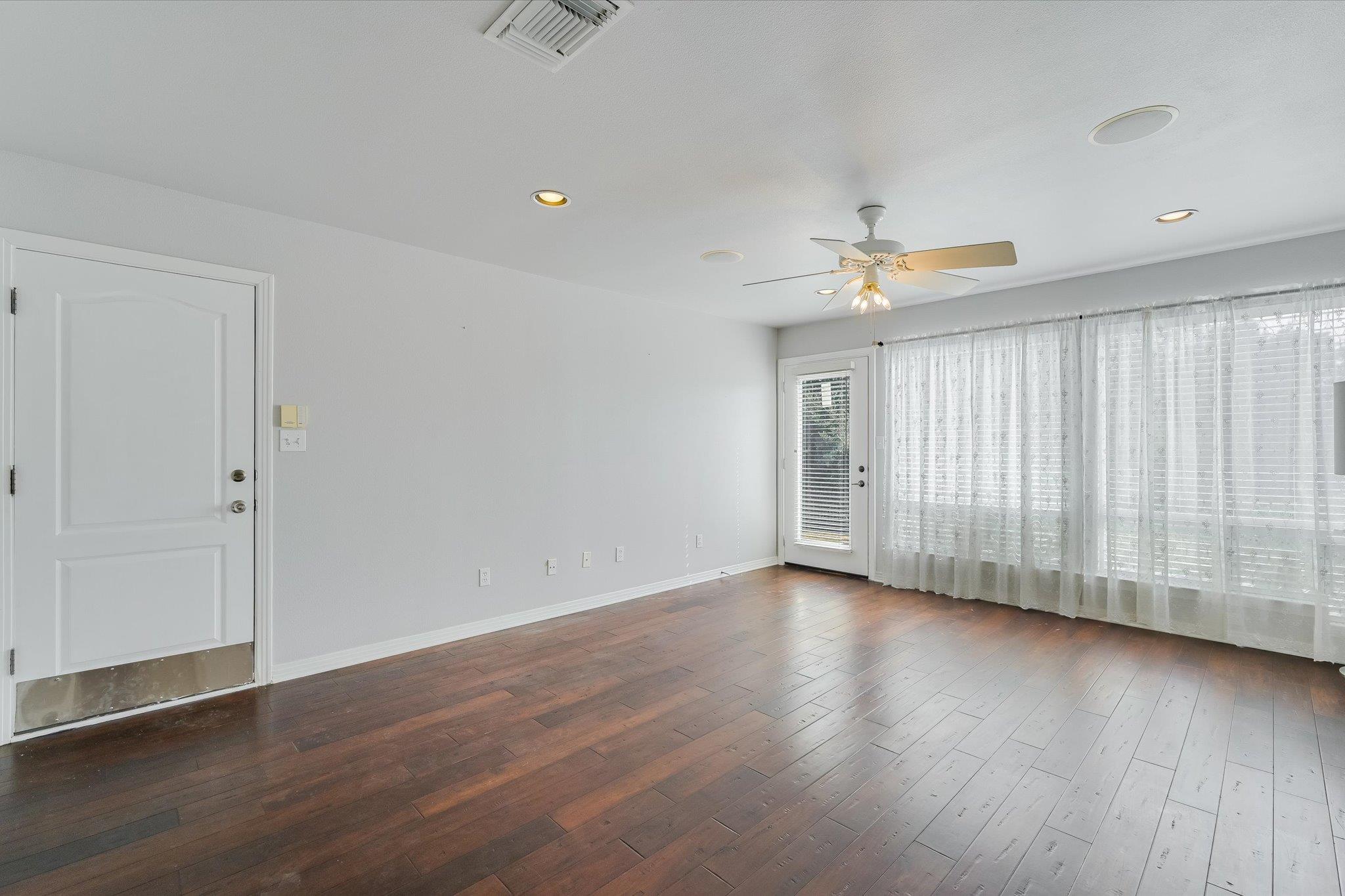 2813 Declaration Cir, Lago Vista, TX 78645