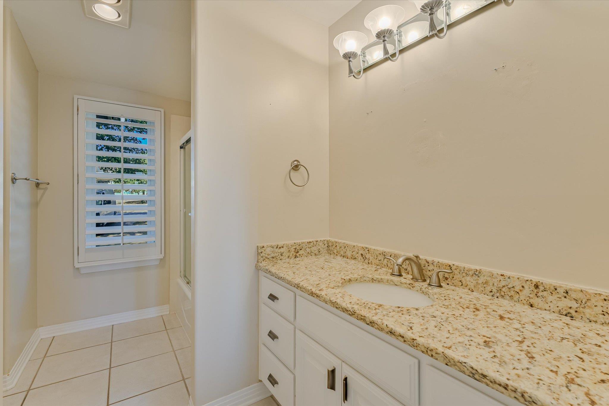 2813 Declaration Cir, Lago Vista, TX 78645