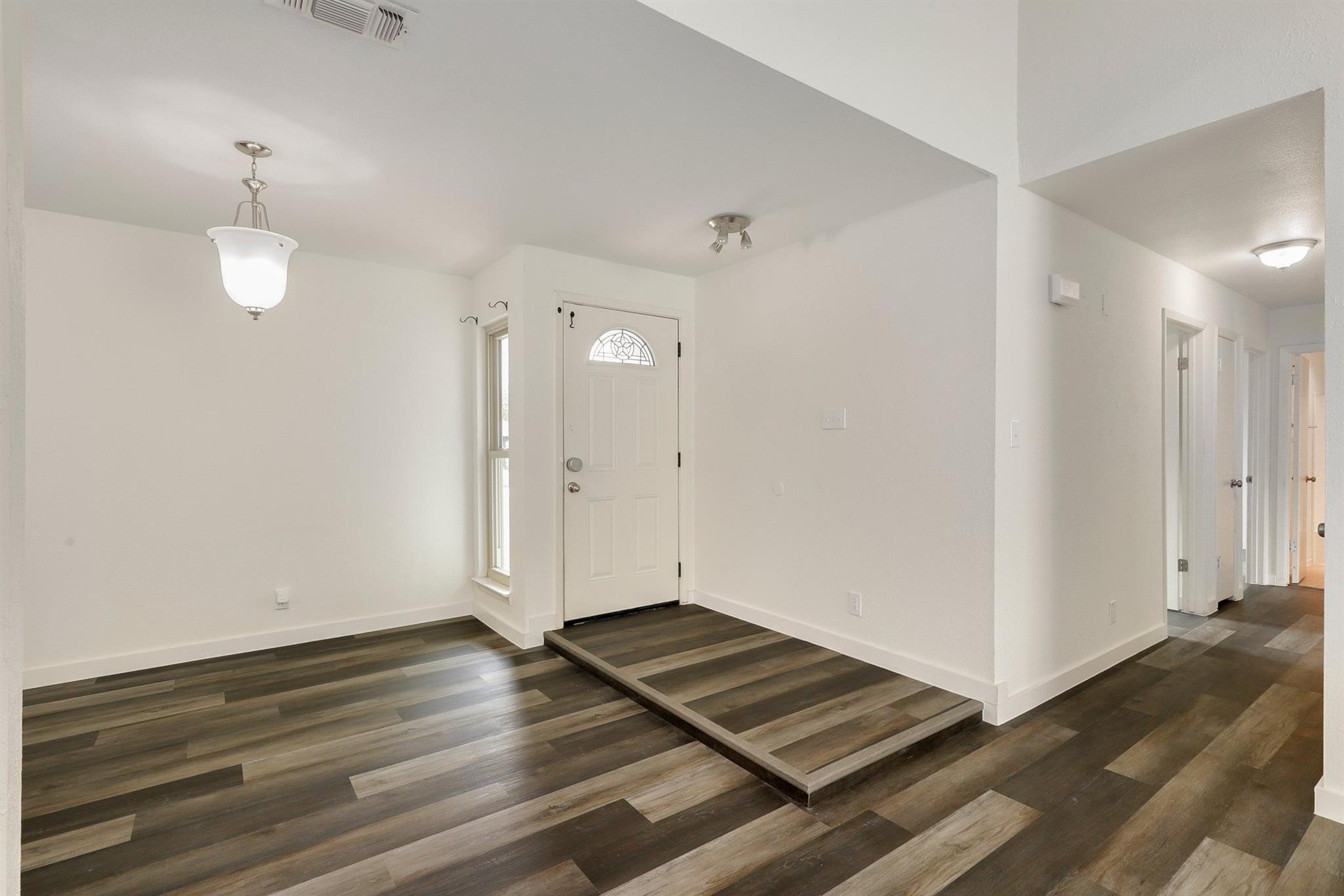 1008 Ridgeline Dr, Round Rock, TX 78664