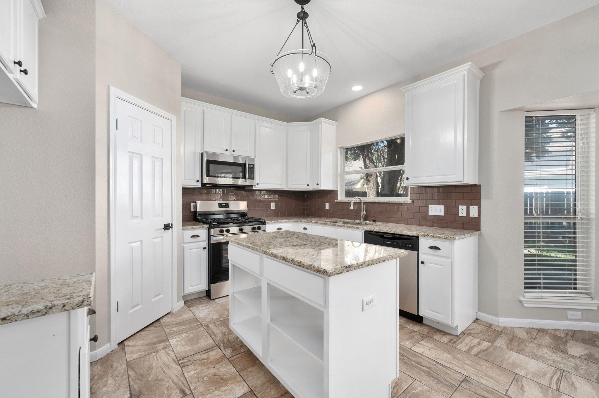 8104 LONGDRAW Dr, Round Rock, TX 78681