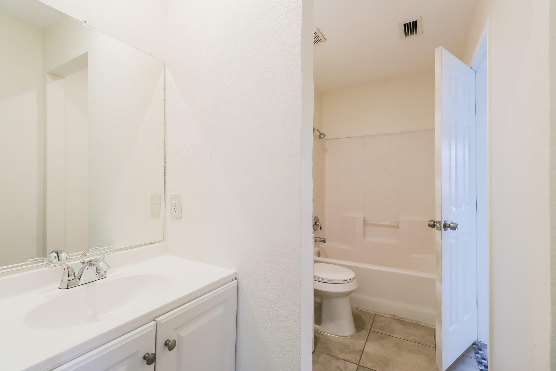 11612 Gemmer Ave, Del Valle, TX 78617