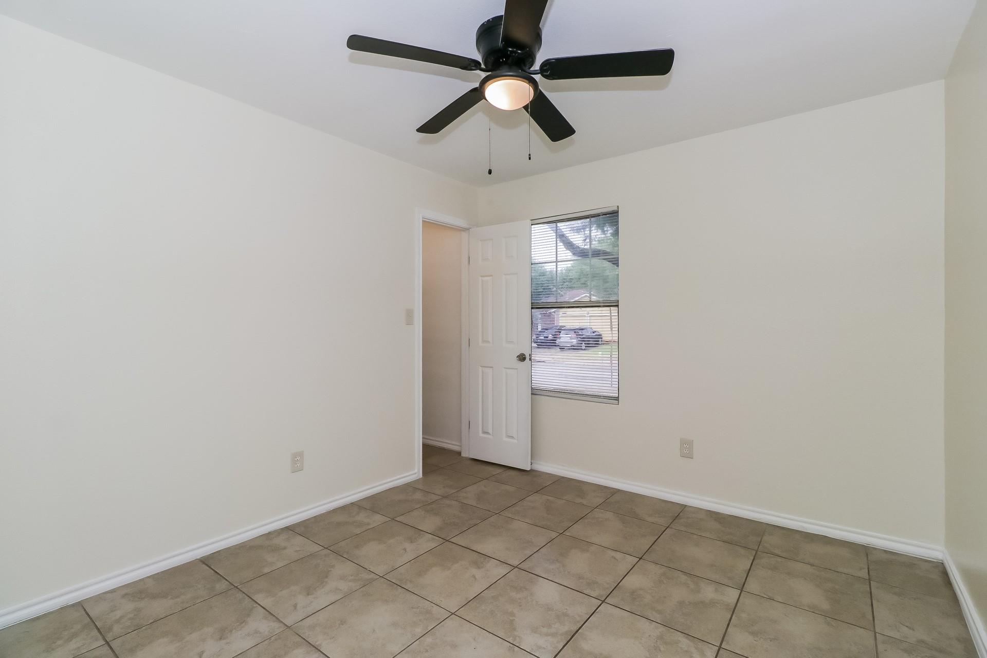 11612 Gemmer Ave, Del Valle, TX 78617