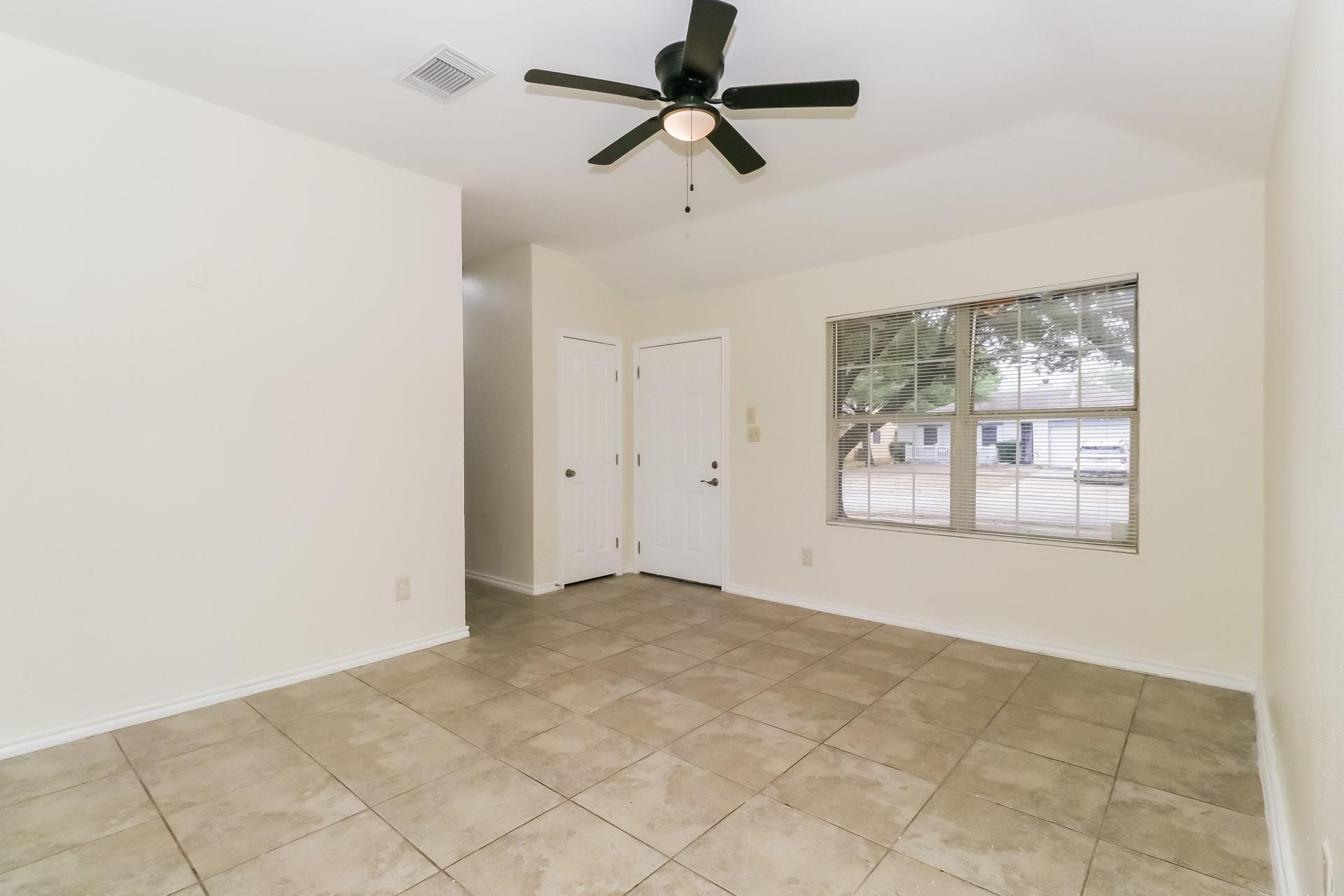 11612 Gemmer Ave, Del Valle, TX 78617