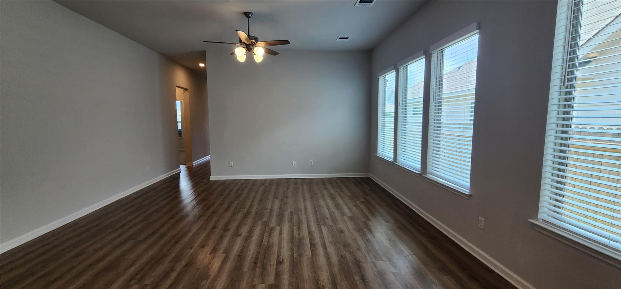 657 Los Olives Ln, Liberty Hill, TX 78641