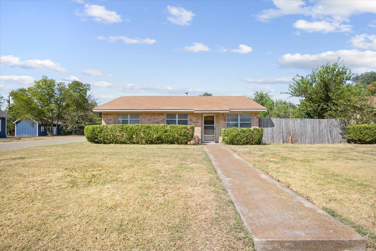 1018 S 11th St, Temple, TX 76504