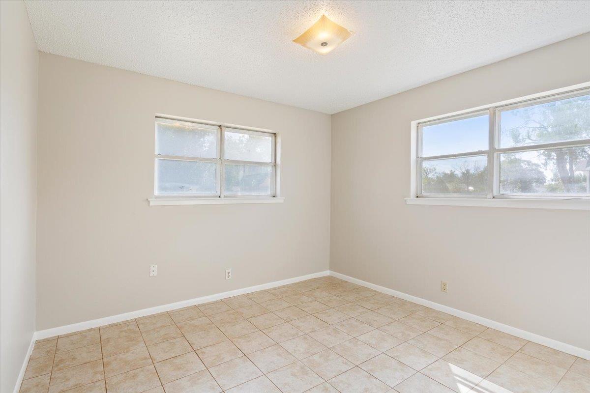 1018 S 11th St, Temple, TX 76504