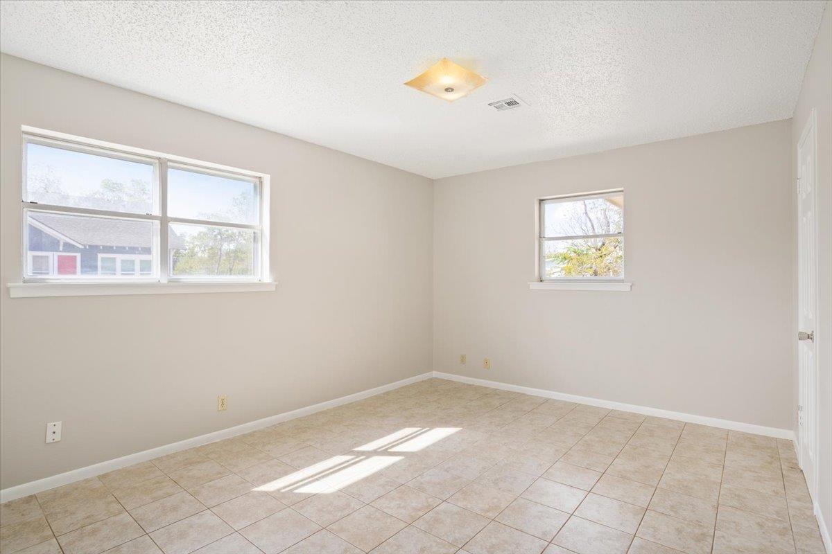 1018 S 11th St, Temple, TX 76504