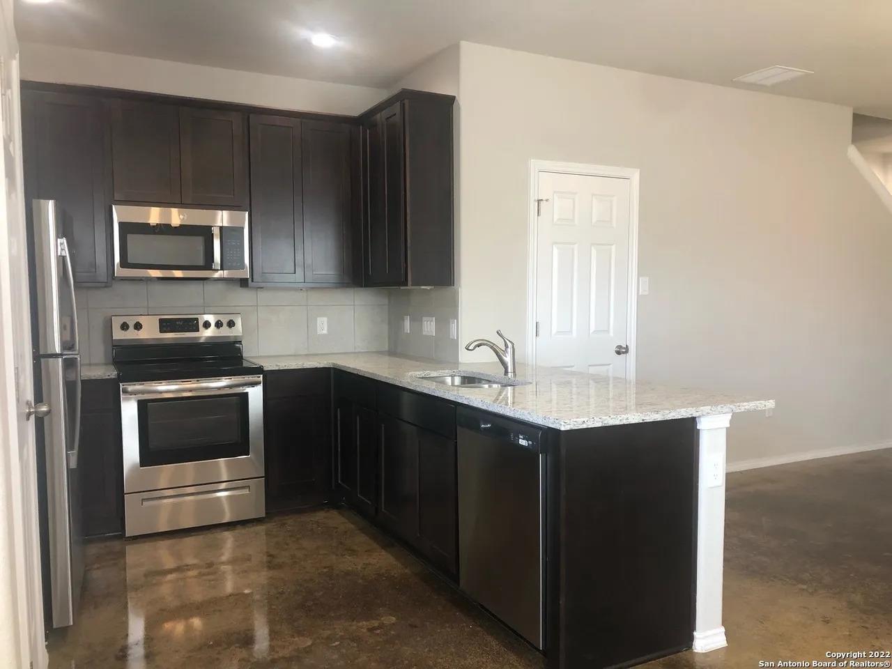 1500 Lucille St St, Seguin, TX 78155