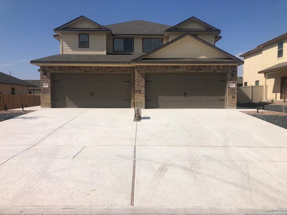 1500 Lucille St St, Seguin, TX 78155